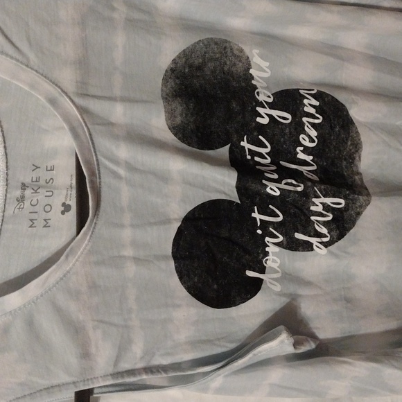 Disney, women's sleeveless top in extra large. - Picture 2 of 4